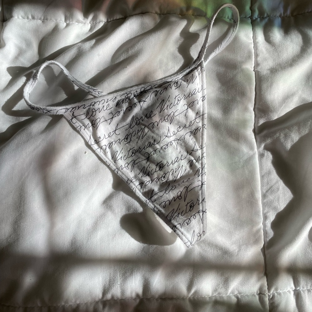 Victoria secret v string